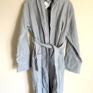 Pottery barn hotel piped trimmed waffle weaved E monogrammed robe $129